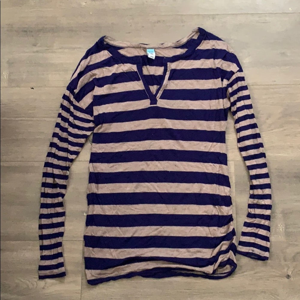 Old Navy maternity long sleeved shirt